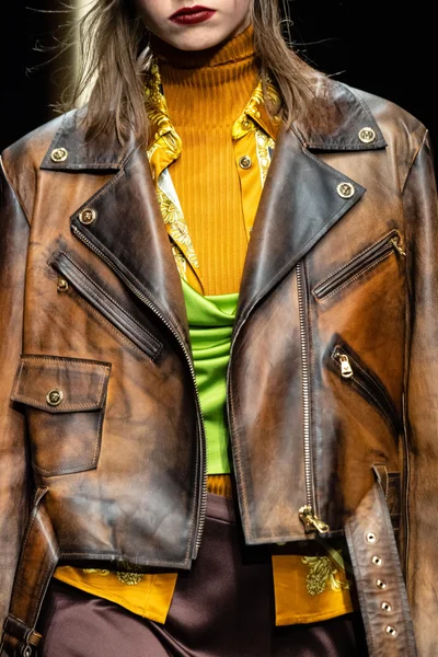 Look 19